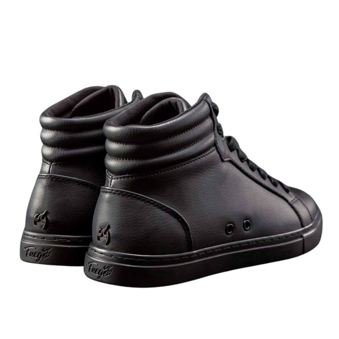 Fuego High-Top Dance Sneaker in Schwarz von Fuego Dance Shoes: schwarz, vegan, gepolsterter Schaft, Flammenlogo an der Ferse.