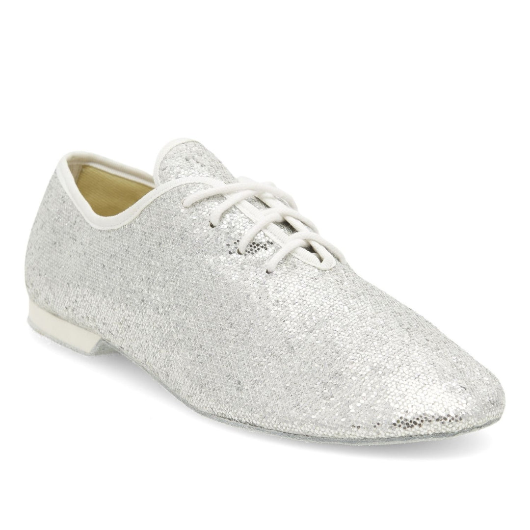 JZE79 So Danca Silver Jazz Shoes von Rumpf: Glitzernder Oxford mit weißen Schnürsenkeln und niedrigem Absatz auf weißem Hintergrund.