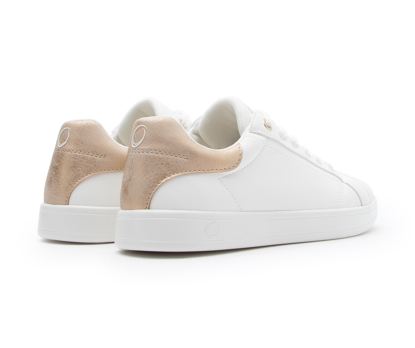 SMOVE Accent Tanzsneaker in Weiss Gold von Dancing Queens, mit metallic roségoldenen Absätzen, Rückansicht.