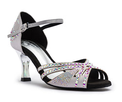 Silberne DQ L3M Tanzschuhe von Dancing Queens mit Strasssteinen und Fesselriemchen, ideal für Salsa-Nächte.