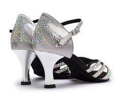 DQ L3M Tanzschuhe in Silber mit Strass von Dancing Queens, ideal für Bachata, mit Fesselriemchen und reflektierenden Absätzen.