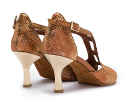 ESP11 Tanzschuhe in Bronze von Dancing Queens: Braune T-Riemen-Pumps mit Schlangenhautmuster und kleiner Schnalle.