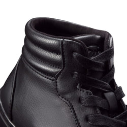Nahaufnahme des Fuego High-Top-Tanz-Sneakers „Fuego Dance Shoes“ in Schwarz mit gesteppter Knöchelpolsterung.