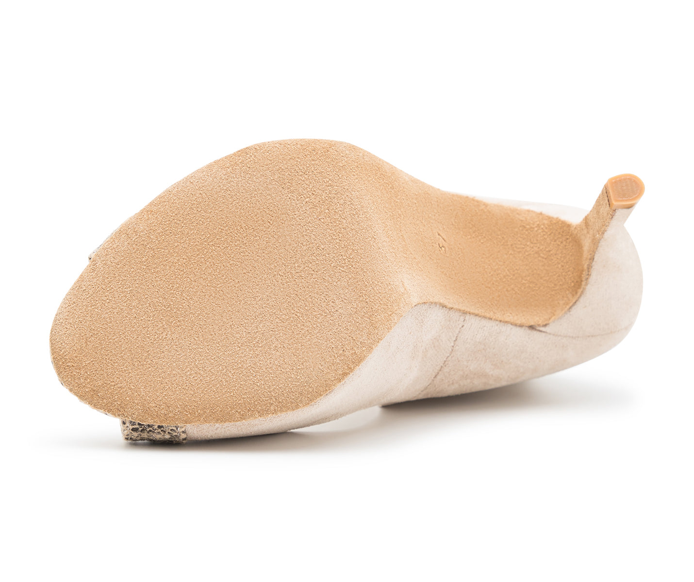 Nahaufnahme der Alioth-Tanzschuhe von Dancing Queens in Beige, mit strukturierter Wildledersohle und Absatz auf der linken Seite.