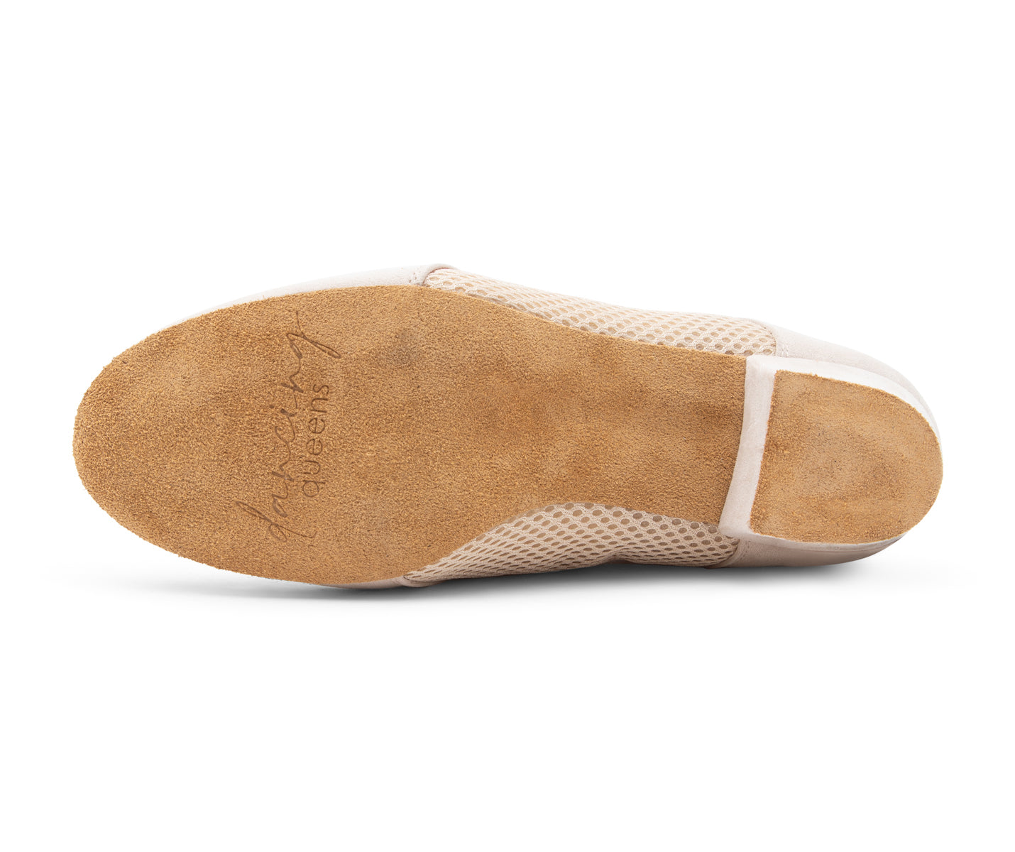 Unteransicht der Balance Trainer-Tanzschuhe aus beigem Wildleder von Dancing Queens, mit Mesh-Seiten und Nähten.
