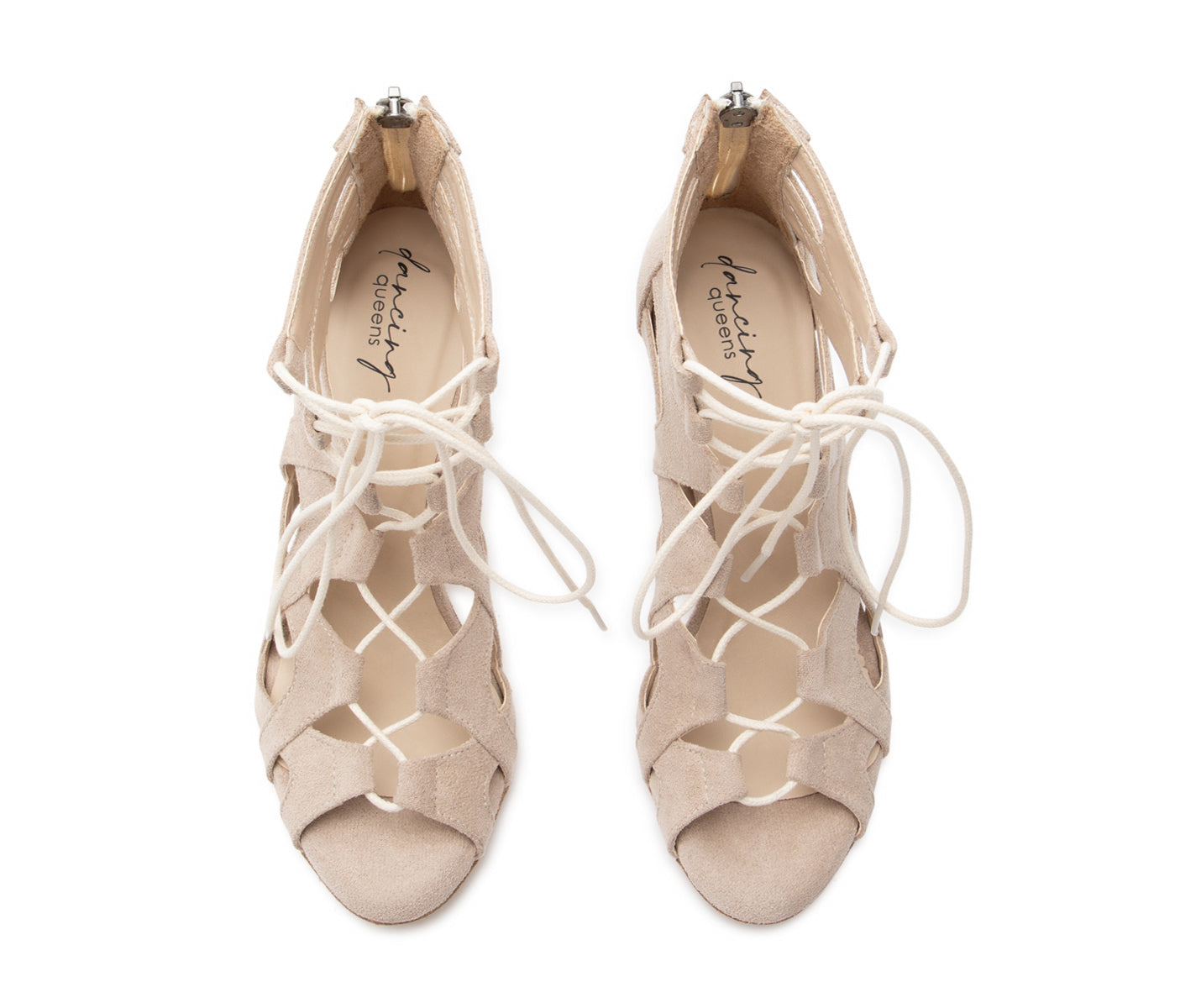 Andromeda Tanzschuhe in Beige von Dancing Queens mit Cutouts, aus Wildleder, oben auf weißem Hintergrund gezeigt.
