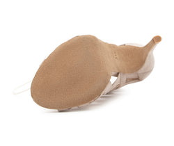 Andromeda Tanzschuhe in Beige von Dancing Queens, abgebildet von unten mit einer glatten Wildledersohle.