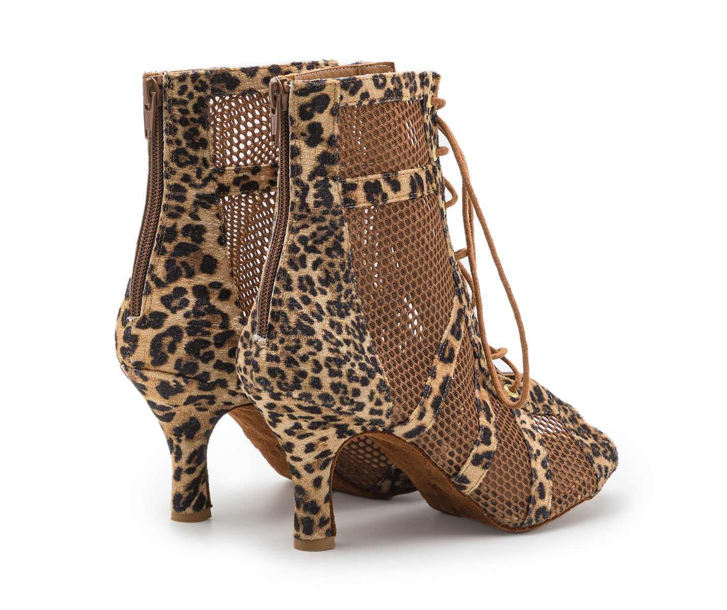 Tuttle-Tanzschuhe in Camel Leopard von Dancing Queens verfügen über ein Schnürdesign mit Mesh und hohem Absatz.