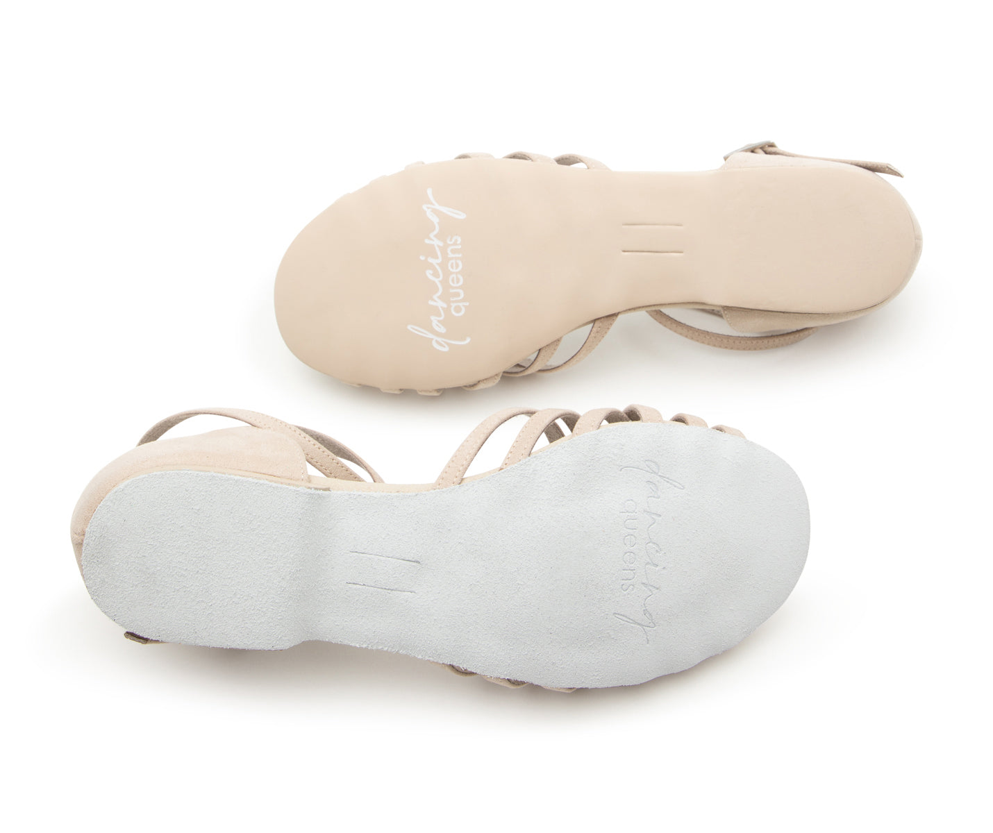 Dancing Queens DQ02 flache Tanzschuhe Beige Wildleder, ideal für Paartänze. Ein Schuh zeigt nach oben, einer nach unten.