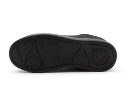 Der Dancing Queens SMOVE Dance Sneaker in Schwarz verfügt über eine PU-Sohle mit kreisförmigem Profil und mittigem Logo.