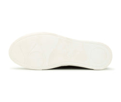 Der SMOVE Dance Sneaker von Dancing Queens verfügt über eine kreisförmige Profilsohle und ein geprägtes Logo.