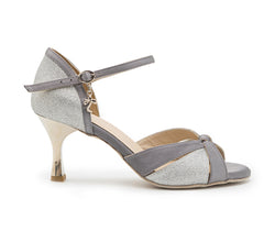 Elegante Carina Tanzschuhe in Silber von Dancing Queens, mit Knöchelriemen und Schnalle – perfekte Brautschuhe.
