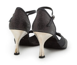 Rückansicht der Carina-Tanzschuhe von Dancing Queens in Schwarz, mit silbernen Absätzen und Knöchelriemen, klassische Eleganz.