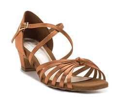 205 Tanzschuhe in Satin Tan, Knöchelriemen-Stil von Dancing Queens, abgewinkelt mit einem tieferen Blockabsatz.