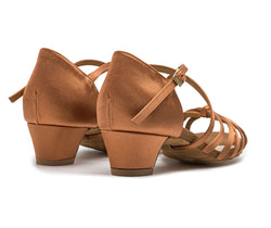 Dancing Queens' 205 Tanzschuhe in Satin Tan mit gekreuztem Riemchen und tieferem Blockabsatz, Rückansicht abgebildet.