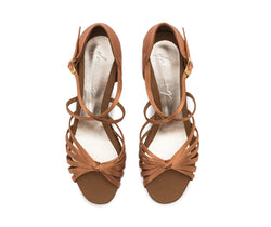 Draufsicht auf 205 Tanzschuhe in Satin Tan von Dancing Queens, mit Knöchelriemen und gekreuztem Riemchen.