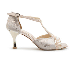 Dancing Queens‘ Tucana Tanzschuhe in Flesh: Elegante T-Riemen-Sandalen mit Perlendetails, ideal für Hochzeiten oder zum Tanzen.