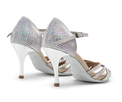 DQ L3M Tanzschuhe von Dancing Queens: Silberne Sandalen mit Strasssteinen und Fesselriemchen, Rückansicht abgebildet.