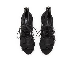 Andromeda-Tanzschuhe in Schwarz von Dancing Queens verfügen über Peep-Toe-, Cut-Out-Designs und Schnürung vorne.