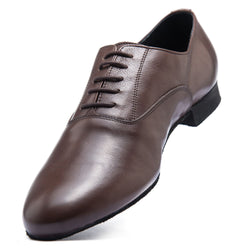2156 Miguel Tanzschuhe in Braun von Rumpf: Brauner Lederschuh, schwarze Sohle, schlichtes Design und fünf Ösen.