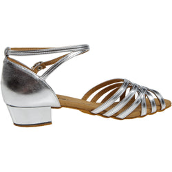 Diamant's 008 Tanzschuhe in Silber: stylische silberne Riemchensandalen mit niedrigem Absatz und Knöchelriemen auf weißem Untergrund.