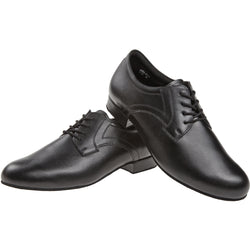 Zwei Diamant 085 Tanzschuhe in Schwarz mit Schnürung stehen aneinander gelehnt.