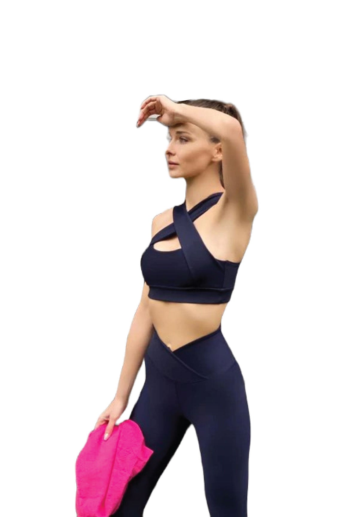 Person in einem eleganten Lismina-Trainingsoutfit, Leggings mit extra hoher Taille in Marineblau, posiert mit der Hand auf der Stirn und hält ein rosa Handtuch.