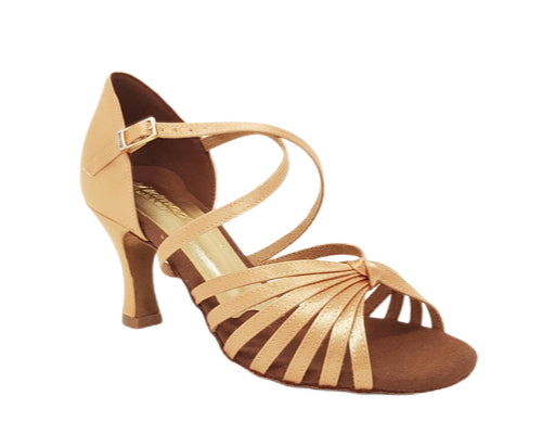 Die „205 Tanzschuhe in Flesh“ von Dancing Queens sind hellbraune Sandaletten mit gekreuzten Riemchen, Fesselriemchen und Peep Toe.