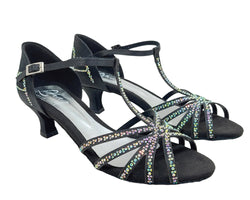 Lidmags L9-Tanzschuhe, schwarze Riemchensandaletten aus Satin mit glitzernden Regenbogen-Strasssteinen und einem Knöchelschnallenriemen.