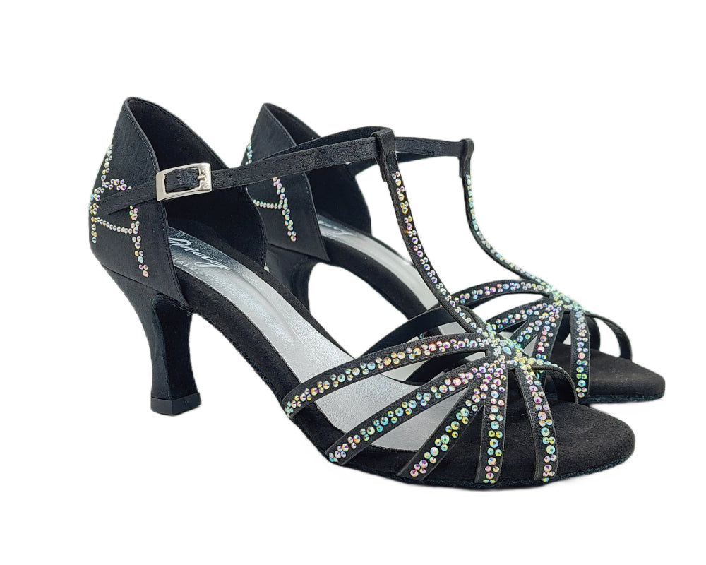 Lidmag L9 Tanzschuhe in Black Satin Strass haben T-Riemen und bunte Strasssteine für ein atemberaubendes Funkeln.
