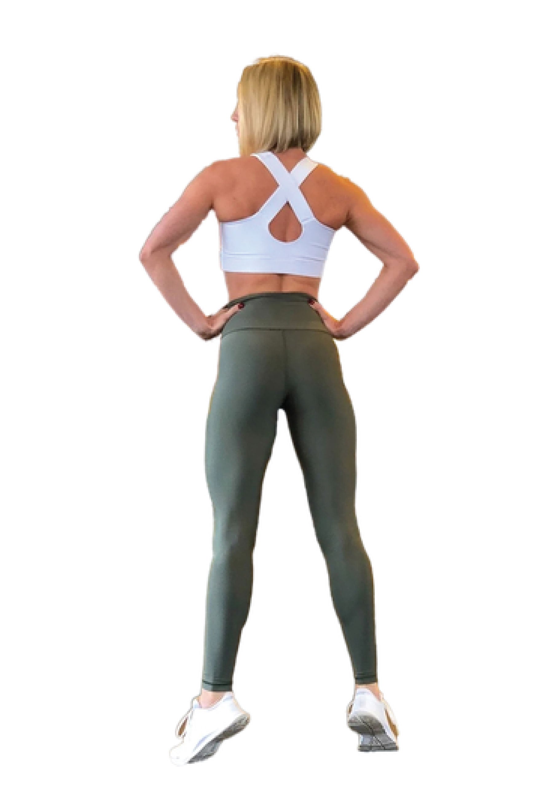 Eine Person in Sportkleidung steht selbstbewusst da und trägt einen weißen Sport-BH und Lisminas 287 Extra High Waist Leggings in Khaki.
