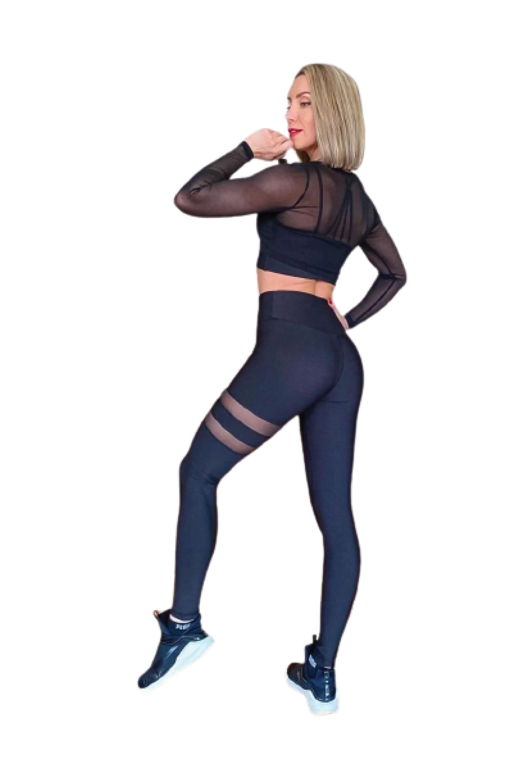 Person, die Lisminas 913 Tulle Detailed Sport Leggings in Schwarz trägt und selbstbewusst vor einem schlichten weißen Hintergrund posiert.