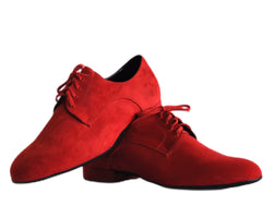 Lidmag 529/887 Tanzschuhe aus rotem Wildleder mit Schnürsenkeln, vor weißem Hintergrund.