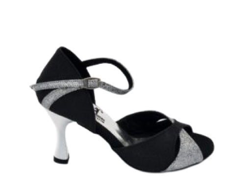 620 GLITTER NERO/ARGENTO von Alvares Dance Shoes ist eine Sandale mit hohem Absatz, Knöchelriemen und offener Spitze, ideal zum Tanzen.