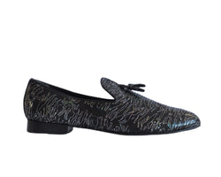 Schwarzer Slip-On-Mocassino 637 von Alvares Dance Shoes mit abstraktem Silbermuster und Quaste.
