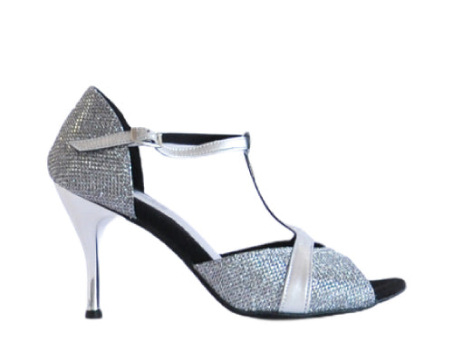 Der Schuh 720 Silver Leather & Glitter von Alvares Dance Shoes verfügt über einen T-Riemen und ein offenes Zehendesign.