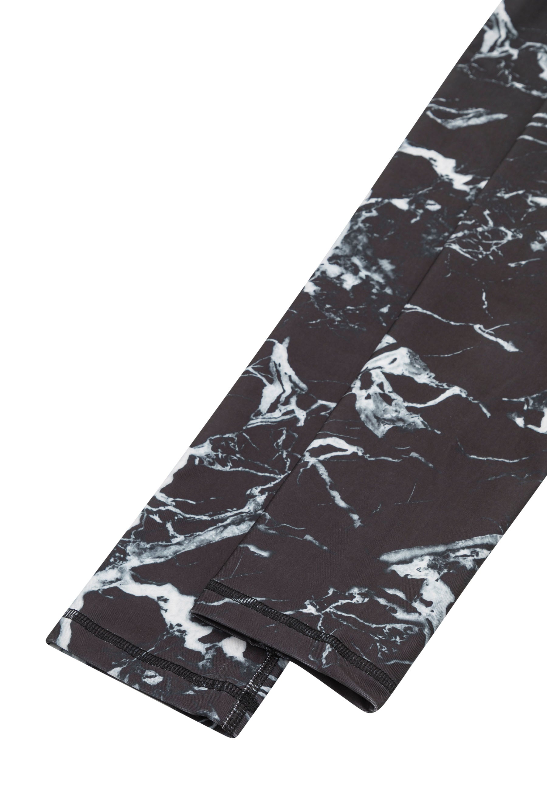 Die 902 Extra High Waist Leggings von Lismina verfügen über ein schwarz-weiß gefaltetes Marmormuster auf weißem Hintergrund.