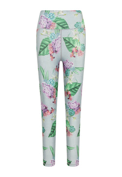 1081 Extra High Waist Leggings von Lismina mit grünen Blättern und lila Blumen auf Hellgrau.