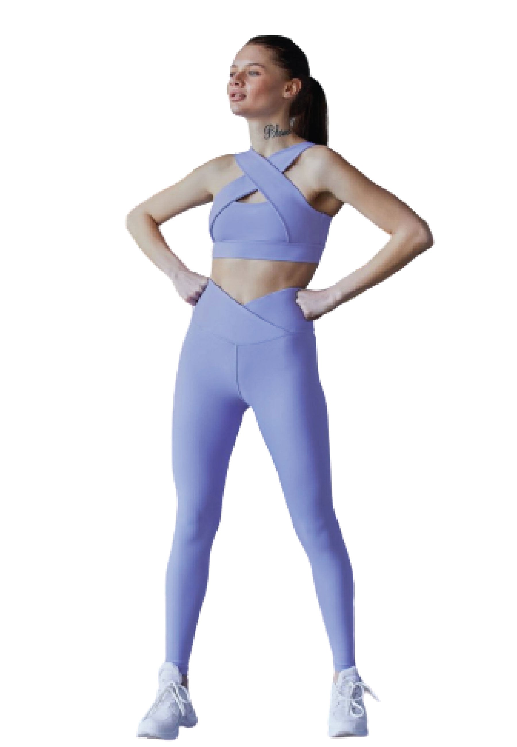 Frau in einem lila Sportoutfit und weißen Turnschuhen, die selbstbewusst Lisminas 1054 Extra High Waist Leggings in Hellblau trägt.