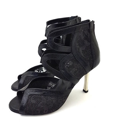 Lyra Tanzschuhe von Dancing Queens: Schwarze Peeptoes aus Lederspitze, Knöchelriemen, Reißverschluss, klassisch elegant.