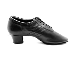 Schuhe PD008 von Portdance: Hochwertiges schwarzes Leder mit dicken Absätzen und Schnürsenkeln, Seitenansicht.