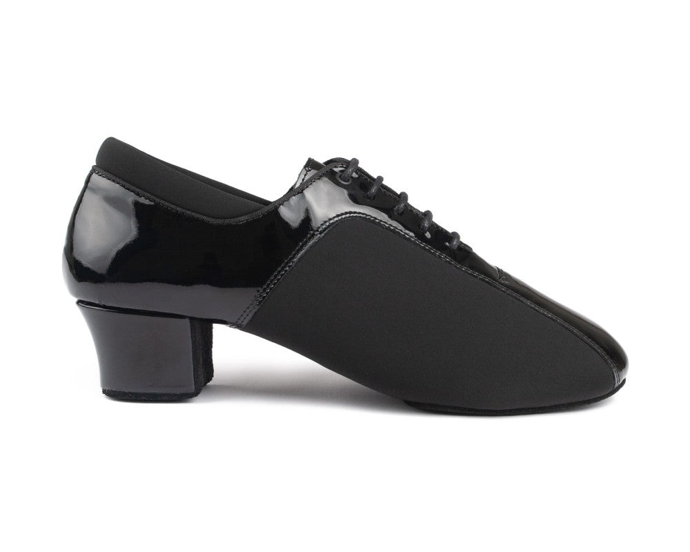 Portdance PD015 Tanzschuhe aus Lack/Neopren: Schwarzer Tanzschuh aus Lackleder mit niedrigem Absatz und Schnürdesign.