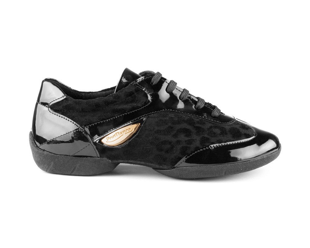 Portdance PD02 FASHION schwarzer Tanzsneaker mit Leopardenmuster und metallischen Seitenakzenten.