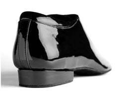 Nahaufnahme der Portdance PD020 PREMIUM Tanzschuhe in schwarzem Lackleder, mit Hervorhebung der Ferse und Seitenansicht.
