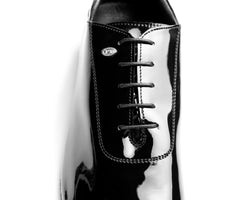 Draufsicht der Portdance PD020 PREMIUM Tanzschuhe, schwarzes Lackfinish mit schwarzen Schnürsenkeln.