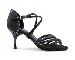 Stylische schwarze Satin-Salsaschuhe PD800 von Portdance mit Glitzerdetails und dekorativer Schnalle.