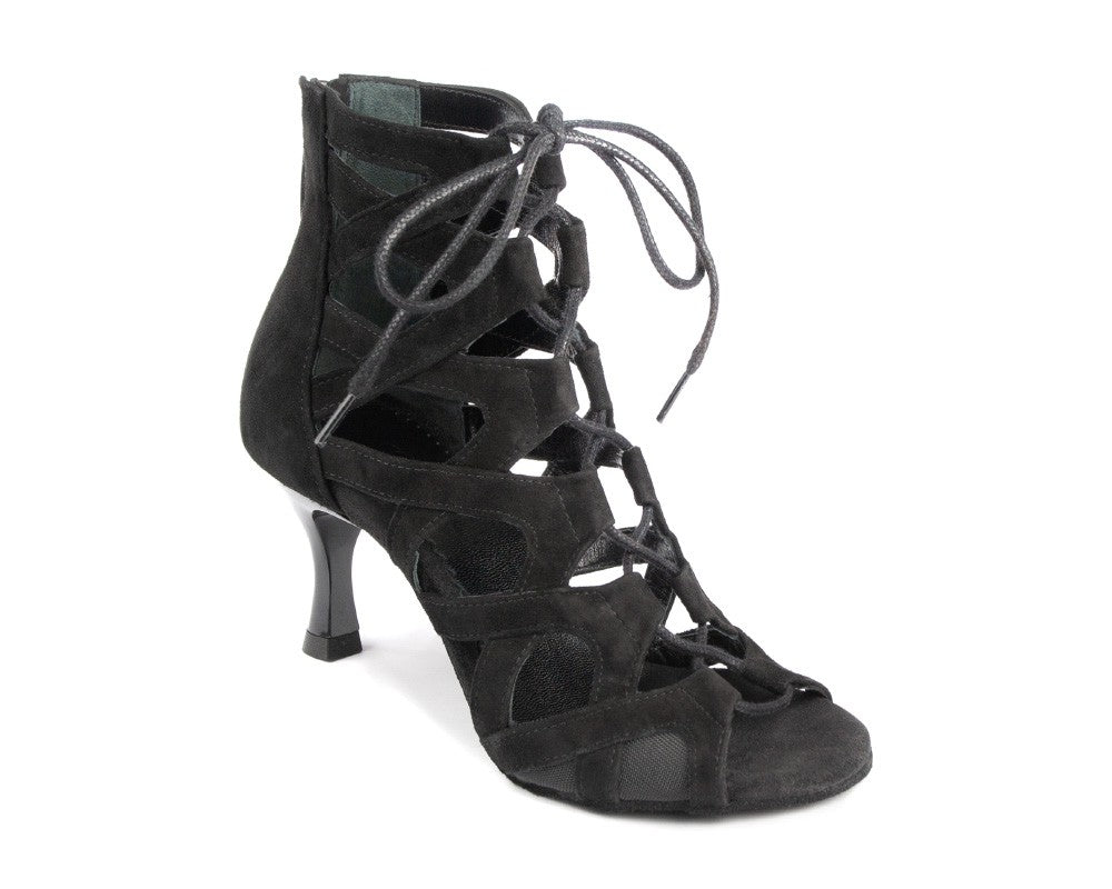 Die Portdance PD804 NET ist eine elegante schwarze Sandale aus Nobuck mit Schnürung vorne, Aussparungen und der Flexibilität eines Tanzschuhs.