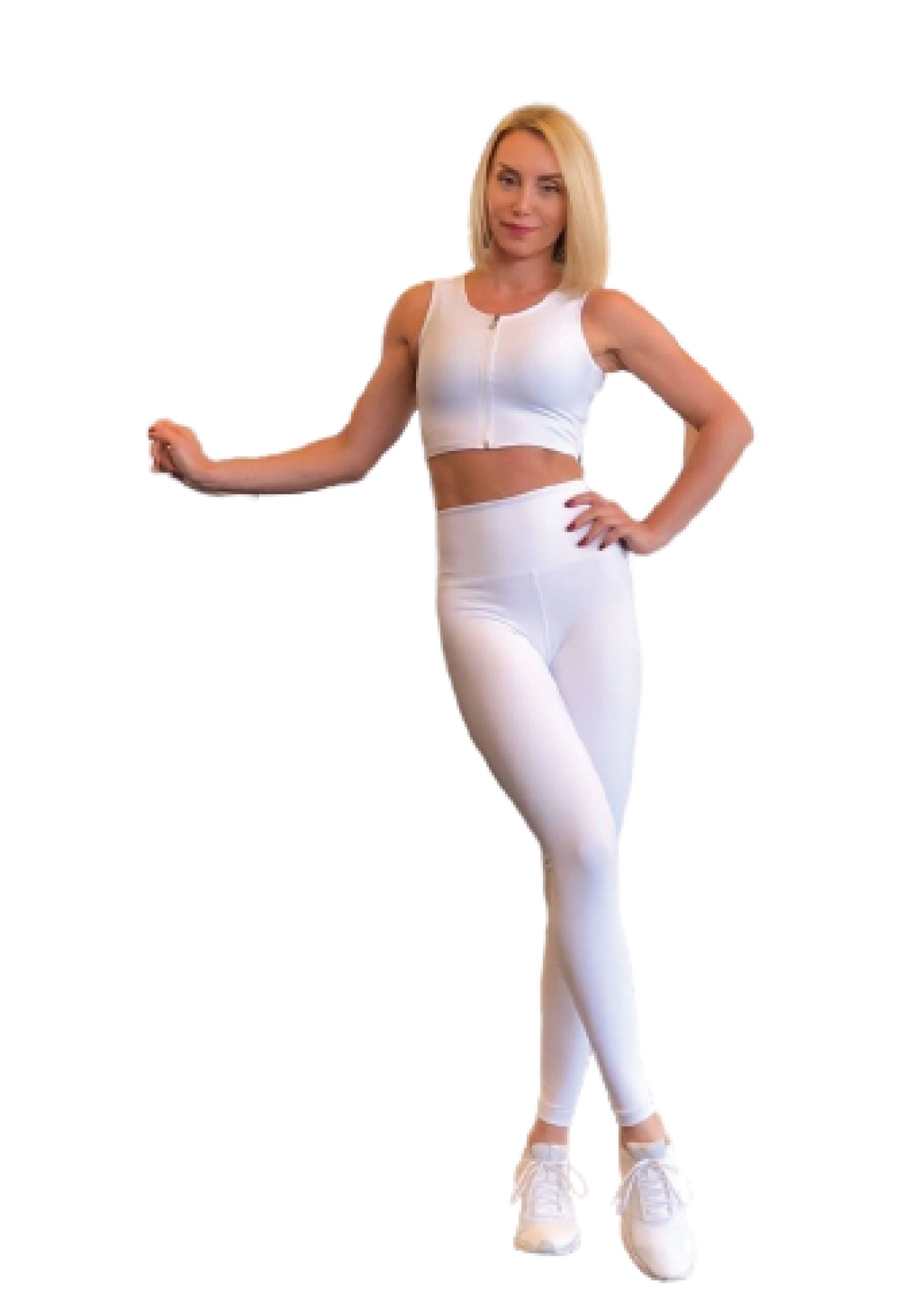 Ein Model in einem Lismina 107 Sport-BH mit Reißverschluss in Weiss posiert selbstbewusst vor einem weißen Hintergrund.