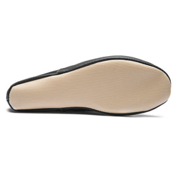 Die Rumpf 1037 Gymnastikschuhe verfügen über eine hellbeige, strukturierte Gummisohle für optimalen Tragekomfort.