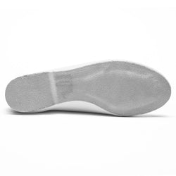 Die 1260 Basic II Jazzschuhe von Rumpf in Weiss, abgebildet auf weißem Hintergrund, verfügen über eine strukturierte, leicht abgenutzte Sohle.